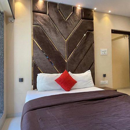 Osi Apartments Bandra West Mumbai Exterior photo